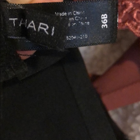 (2) Bras - Picture 2 of 5